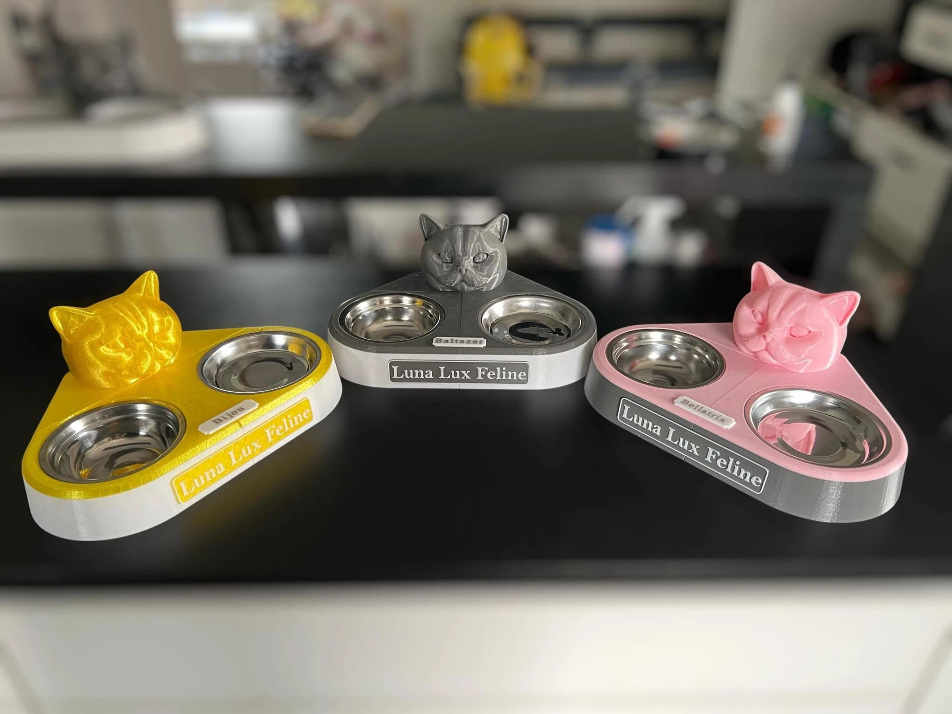 Boluri LunaLuxFeline personalizate, cu figurine de pisici și numele pisoilor
